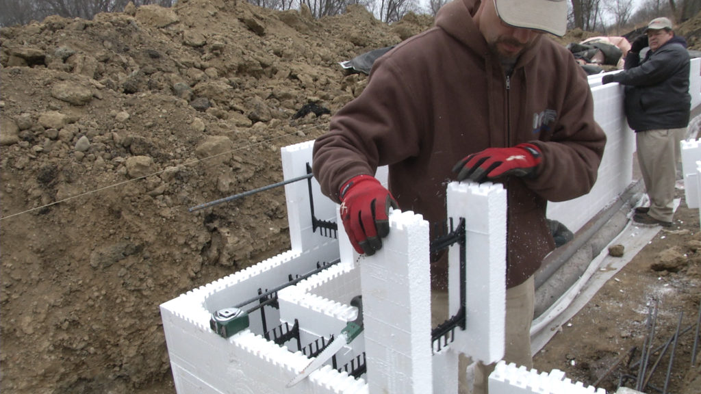 A cut block with one web being integrated in an ICF wall