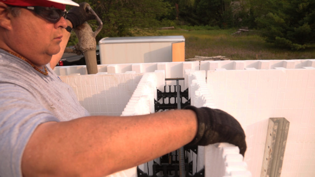 Pouring concrete around corners